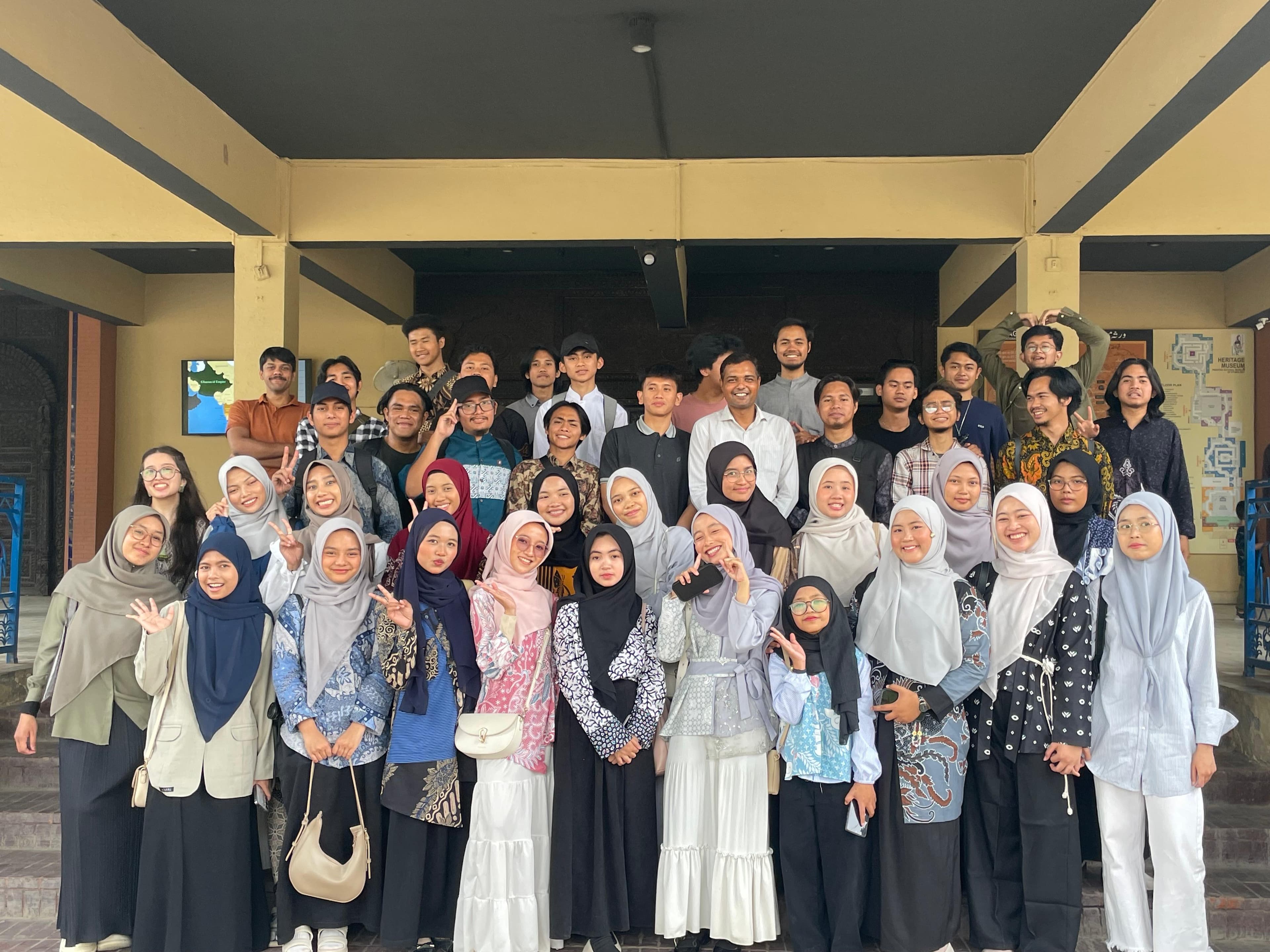 Educational Visit of Southeast Asian Students to Lok Virsa. 
