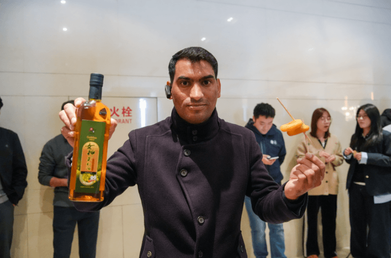 China-Pak cooperation in canola oil makes Wuhan snack more appetizing 