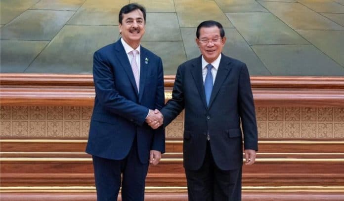 Gilani, Hun Sen discuss stronger Pakistan–Cambodia ties