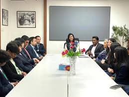 Pakistani youth delegates from MUN International called on the High Commissioner in Singapore to discuss diplomacy and international representation.