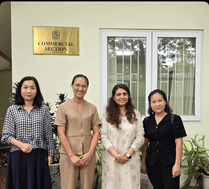 The Trade and Investment Secretary of the Embassy of Pakistan in Hanoi met with the leadership of Halal Viet to discuss future cooperation and market expansion within the regional halal sector.