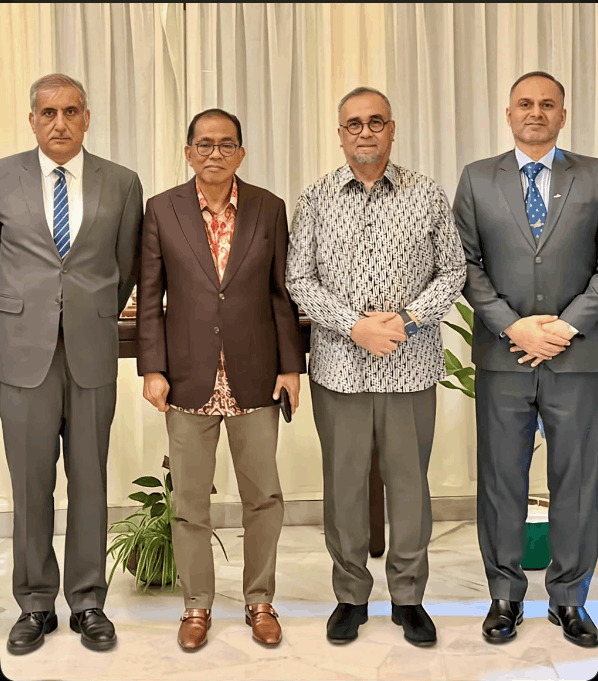 Pakistan High Commissioner Syed Ahsan Raza Shah hosted the Malaysian Defence Minister to discuss strengthening bilateral cooperation in the defence industry and training.